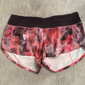 Lululemon Low Rise Speed Up shorts